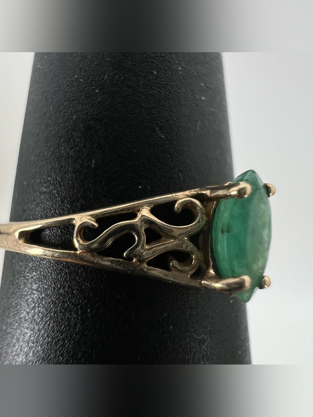 Vintage Jade Women’s Gold Ring Size 5.25 Dainty Classic Scroll Oval .89g - Picture 3 of 6